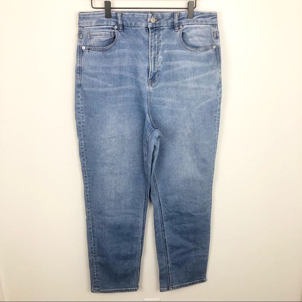 AEO Curvy Mom Jeans Light Blue Wash 14